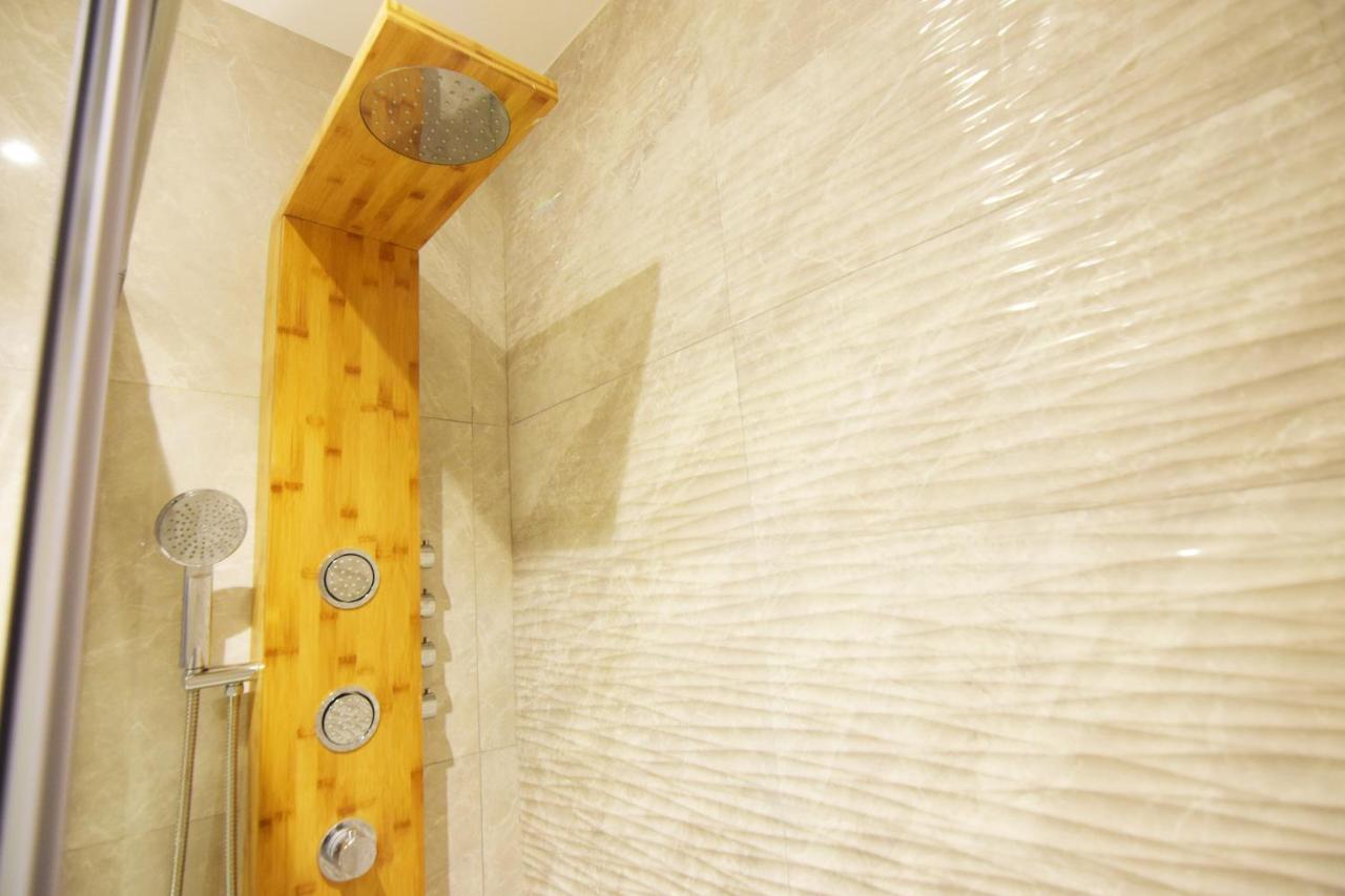 Paradise Luxurious Flat, Free Parking, 3 Double Rooms, Terrace, Jacuzzi, Fully Renovated سان سيباستيان المظهر الخارجي الصورة