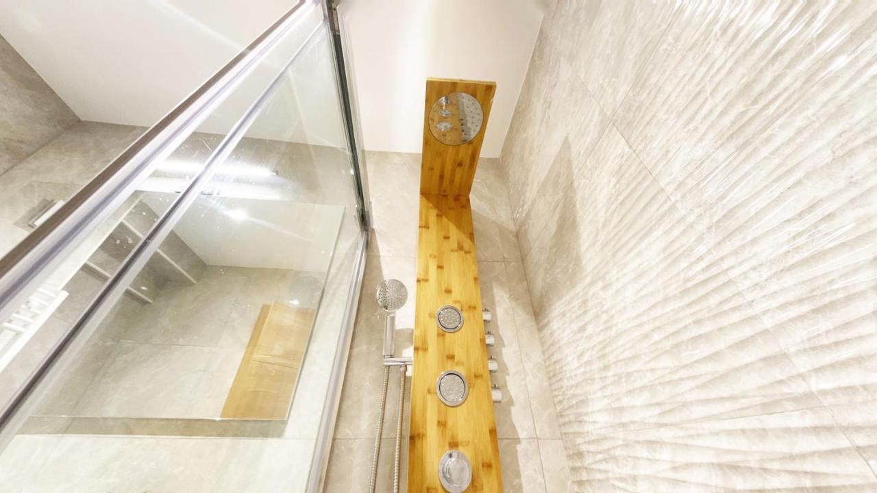 Paradise Luxurious Flat, Free Parking, 3 Double Rooms, Terrace, Jacuzzi, Fully Renovated سان سيباستيان المظهر الخارجي الصورة