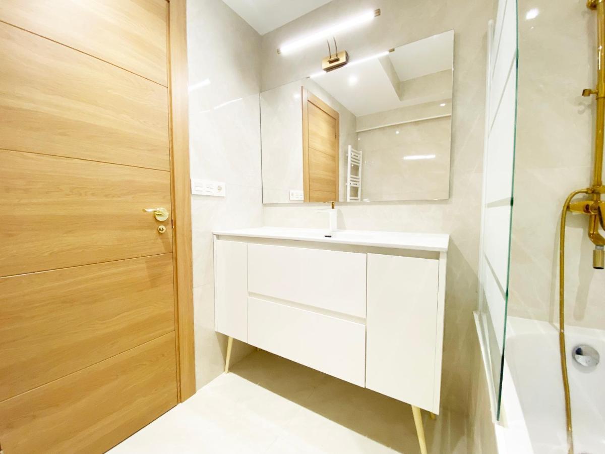 Paradise Luxurious Flat, Free Parking, 3 Double Rooms, Terrace, Jacuzzi, Fully Renovated سان سيباستيان المظهر الخارجي الصورة