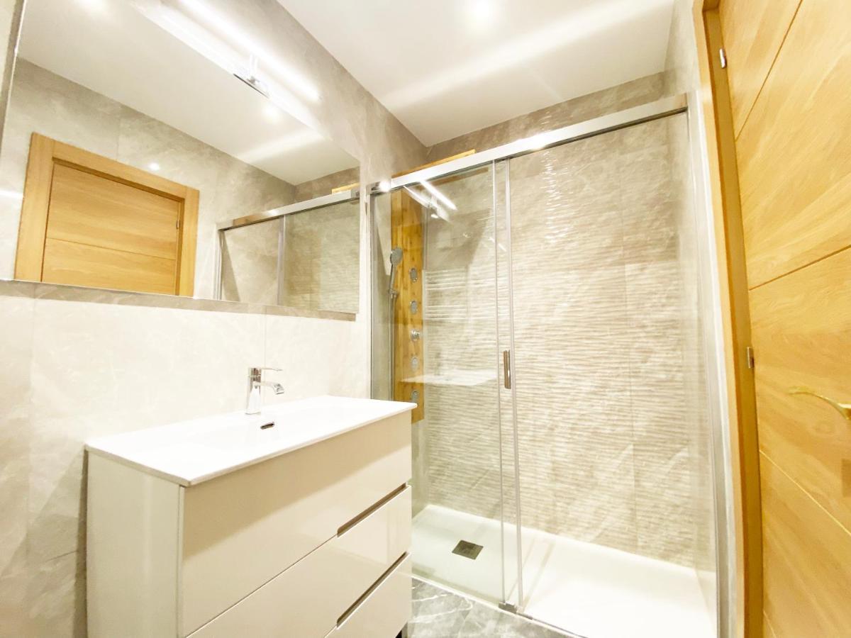 Paradise Luxurious Flat, Free Parking, 3 Double Rooms, Terrace, Jacuzzi, Fully Renovated سان سيباستيان المظهر الخارجي الصورة